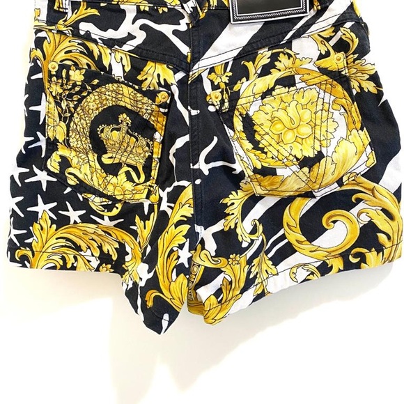 Versace Printed Shorts - Picture 2 of 2